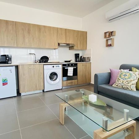 Silver Line 1-Bedroom Apartment In Larnaca Bagian luar foto