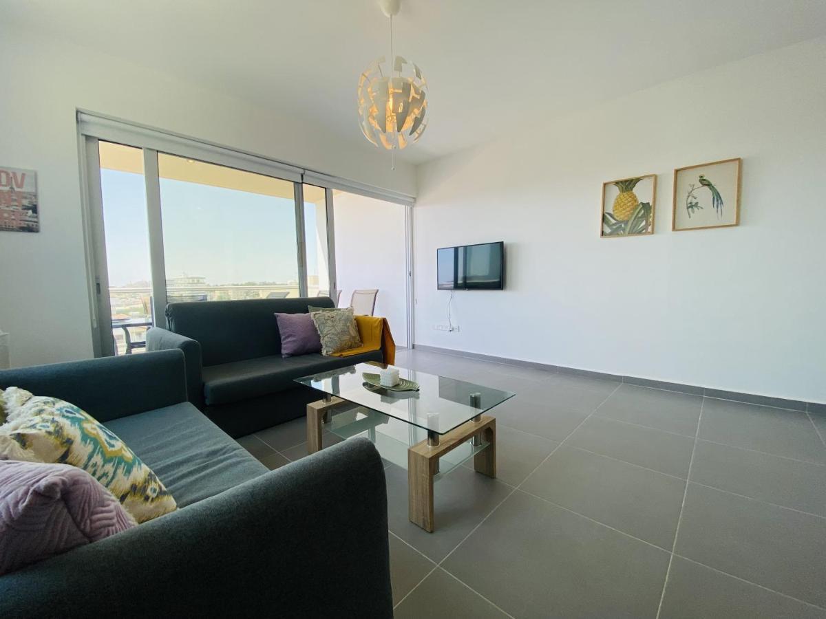 Silver Line 1-Bedroom Apartment In Larnaca Bagian luar foto