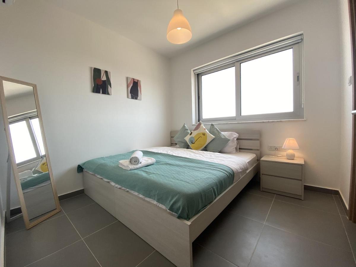 Silver Line 1-Bedroom Apartment In Larnaca Bagian luar foto