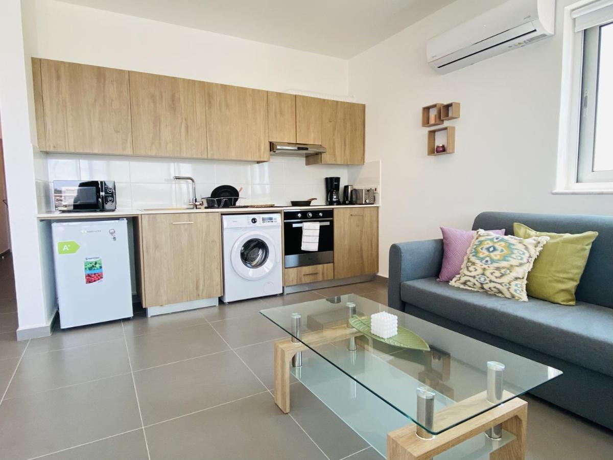 Silver Line 1-Bedroom Apartment In Larnaca Bagian luar foto