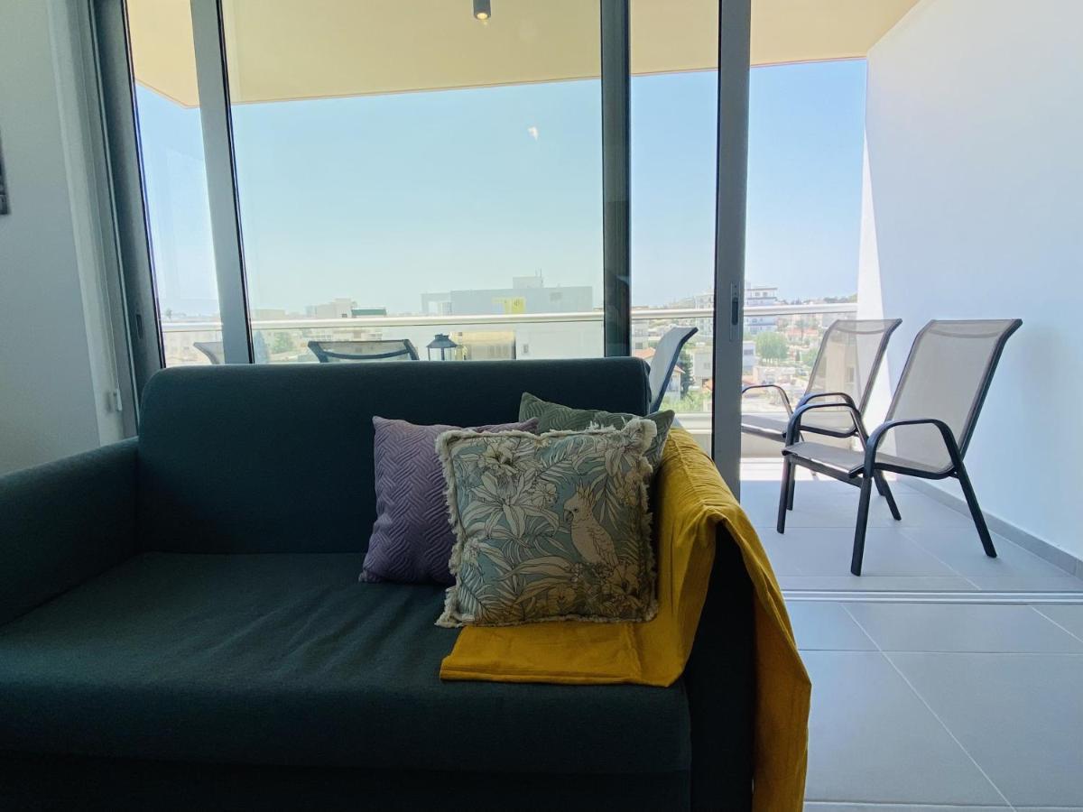 Silver Line 1-Bedroom Apartment In Larnaca Bagian luar foto