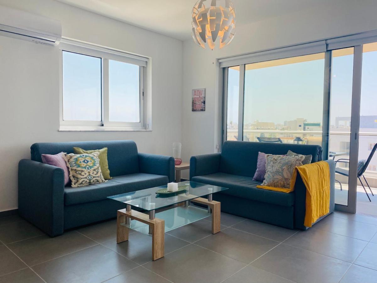 Silver Line 1-Bedroom Apartment In Larnaca Bagian luar foto