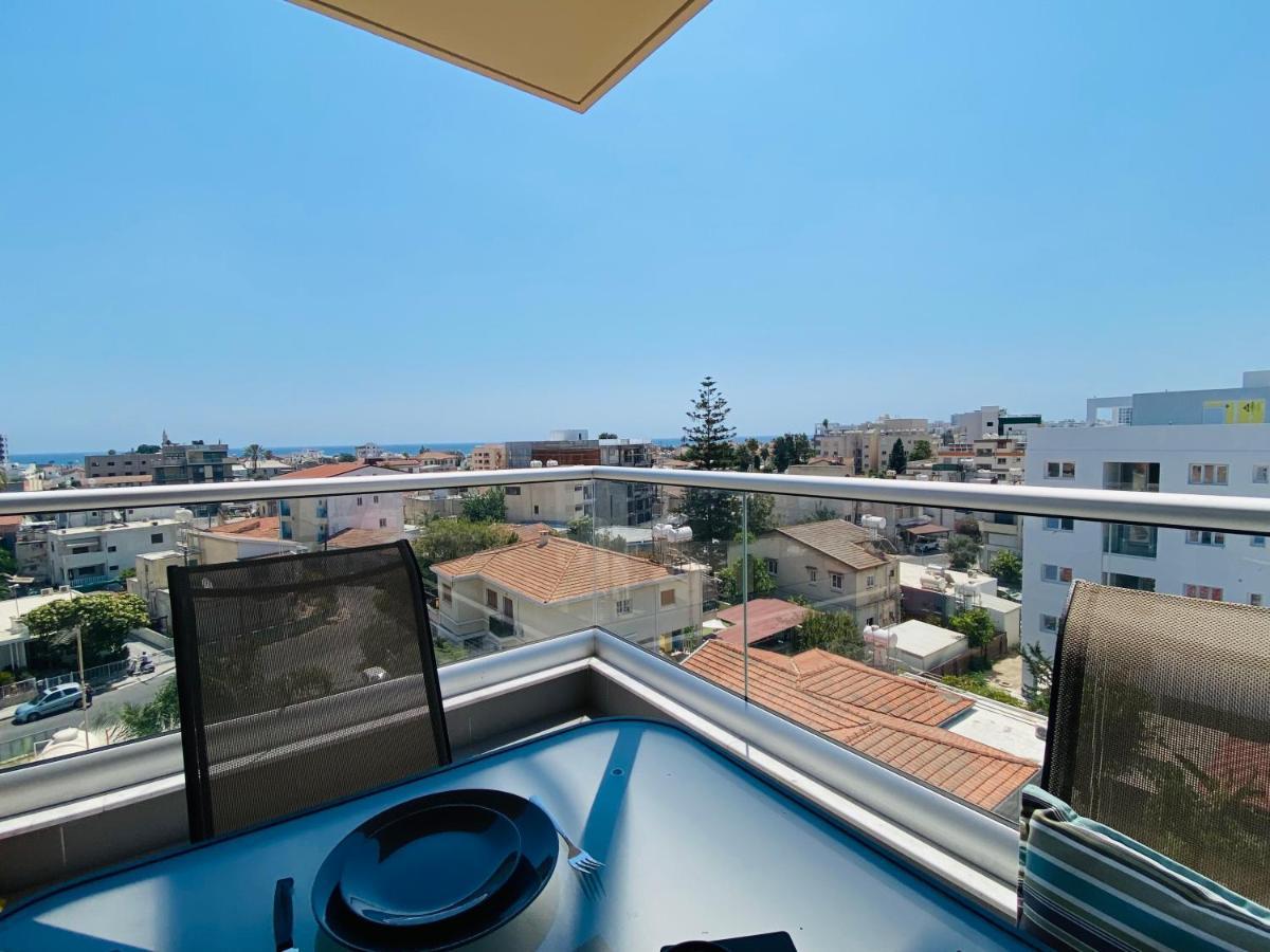 Silver Line 1-Bedroom Apartment In Larnaca Bagian luar foto