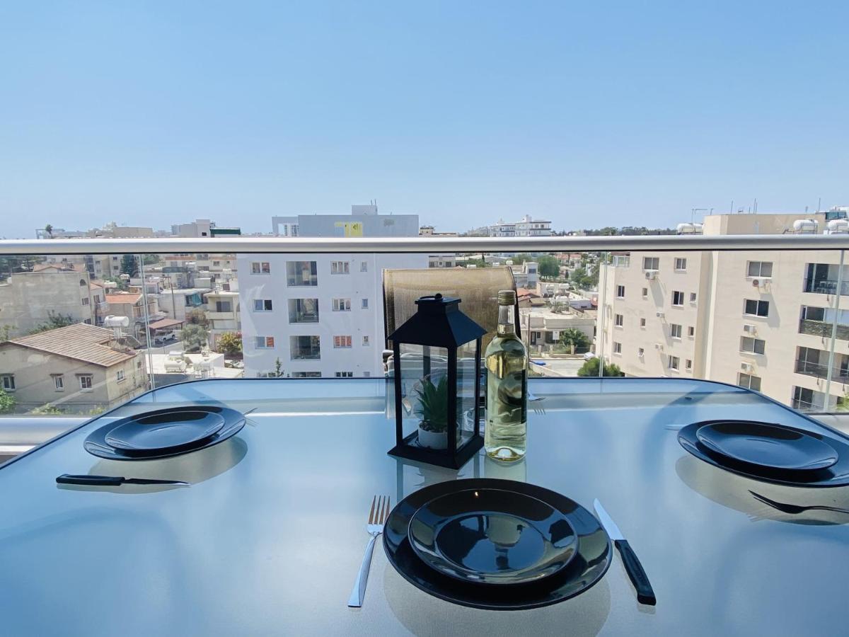Silver Line 1-Bedroom Apartment In Larnaca Bagian luar foto