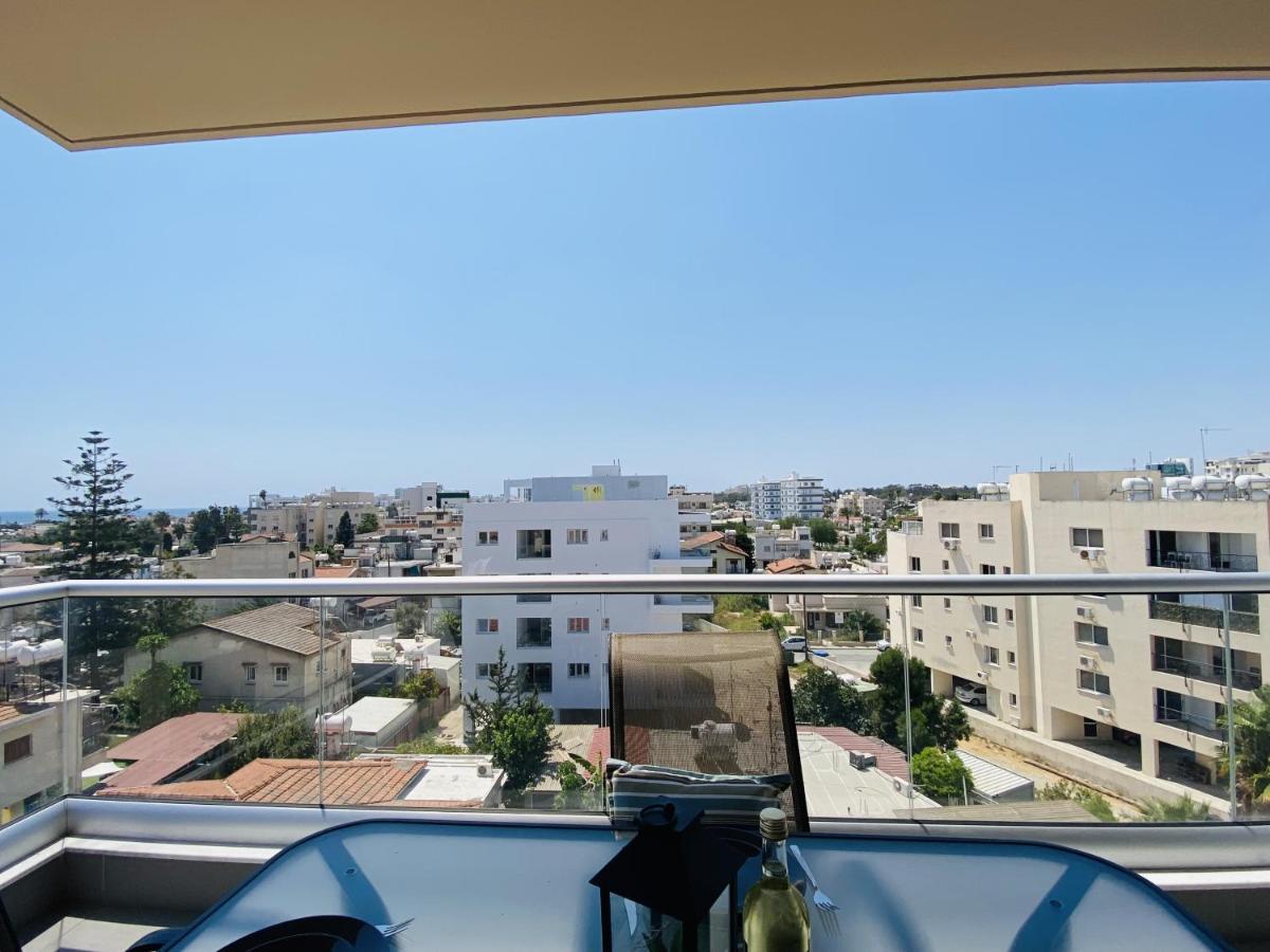 Silver Line 1-Bedroom Apartment In Larnaca Bagian luar foto