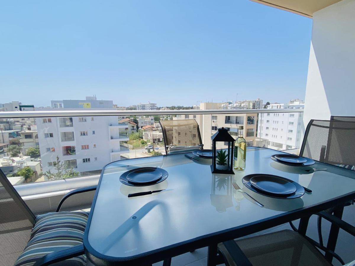 Silver Line 1-Bedroom Apartment In Larnaca Bagian luar foto