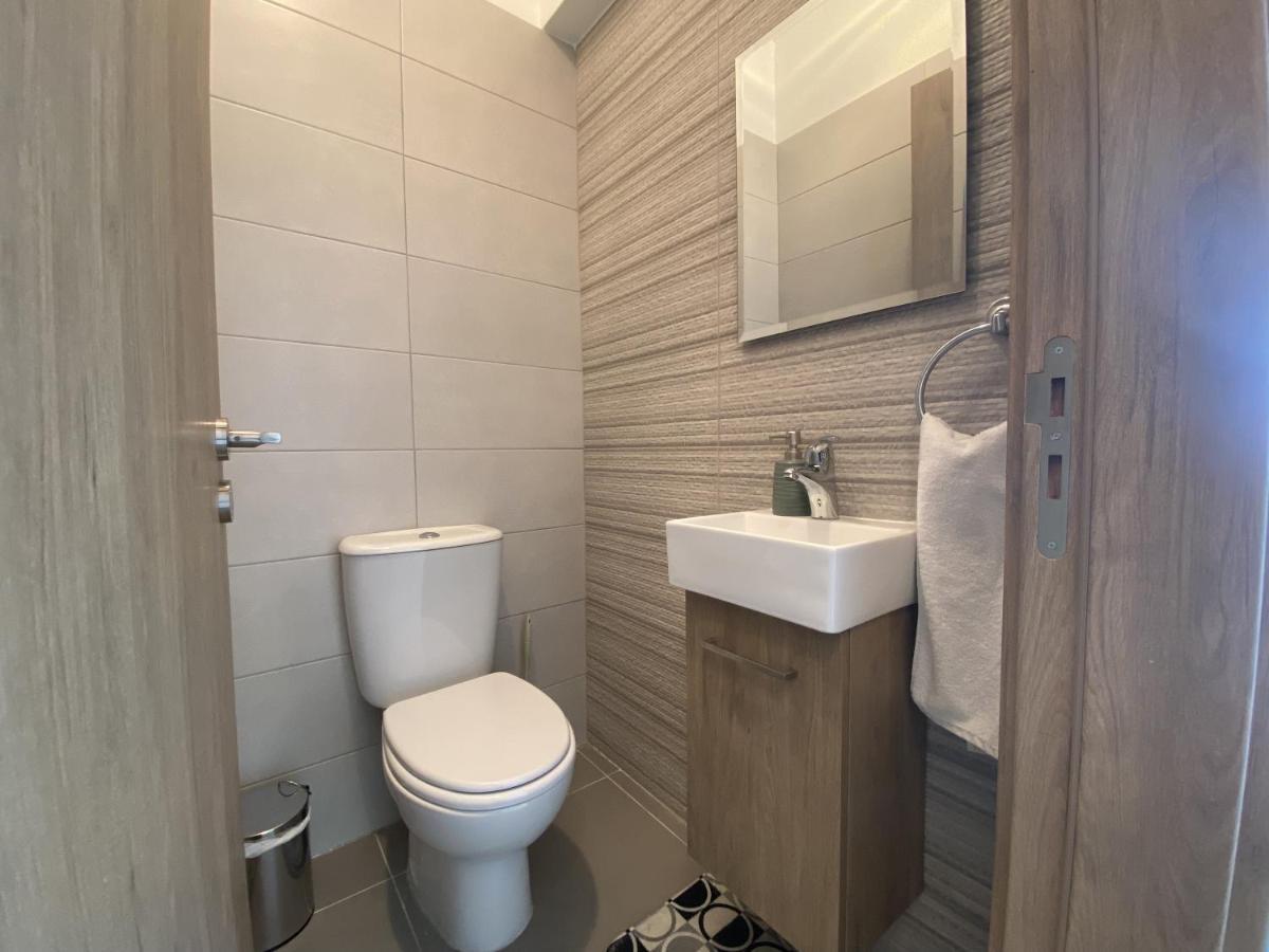 Silver Line 1-Bedroom Apartment In Larnaca Bagian luar foto